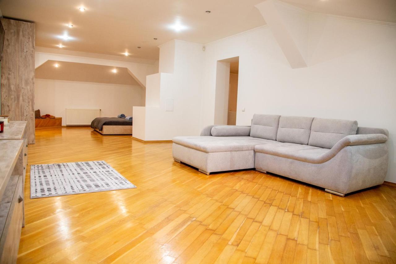 Apartment Kostyushka Lwów Zewnętrze zdjęcie