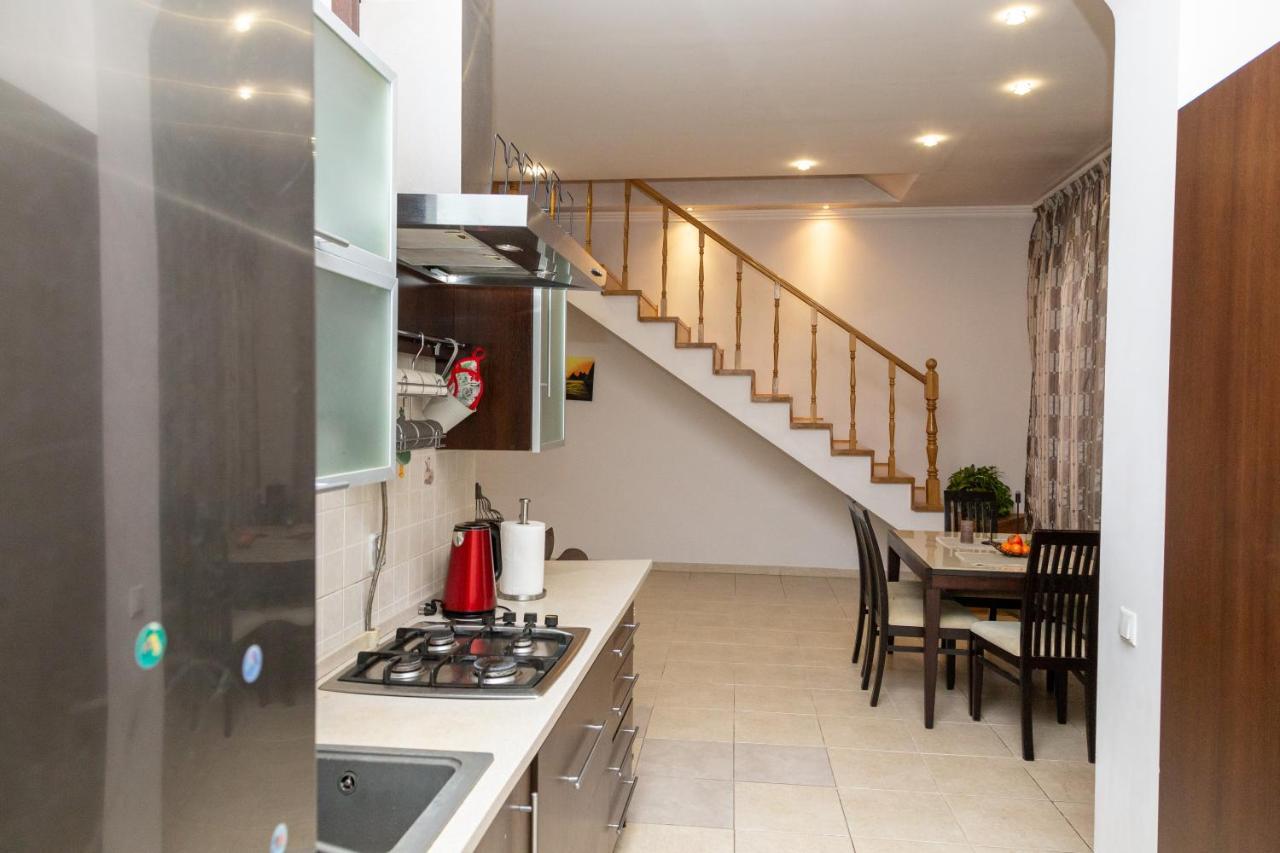 Apartment Kostyushka Lwów Zewnętrze zdjęcie