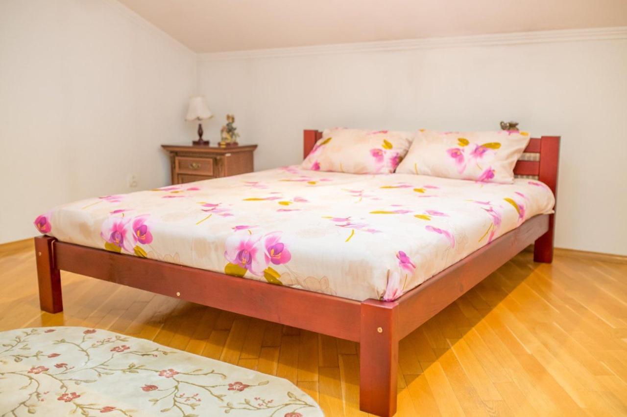 Apartment Kostyushka Lwów Zewnętrze zdjęcie